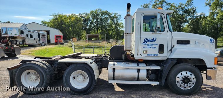 image for item MK9376 1993 Mack CH613  semi truck
