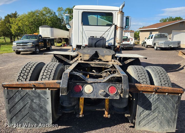 image for item MK9376 1993 Mack CH613  semi truck