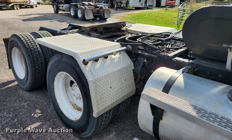 image for item MK9376 1993 Mack CH613  semi truck