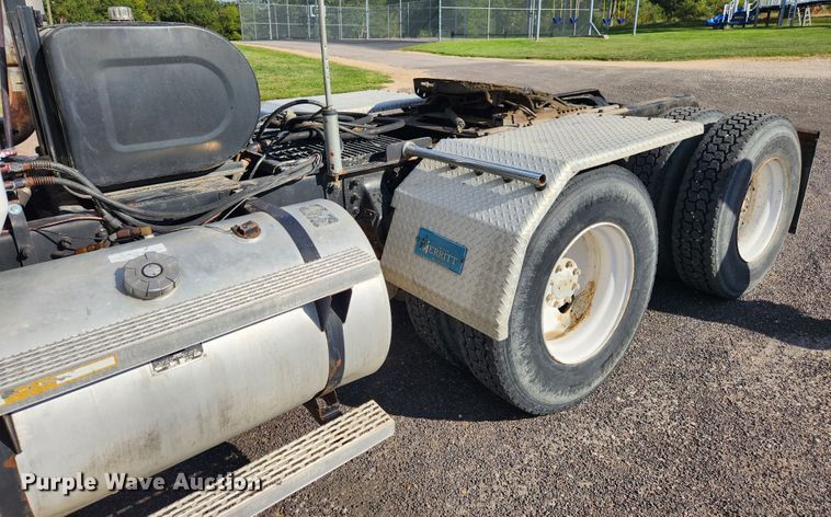 image for item MK9376 1993 Mack CH613  semi truck