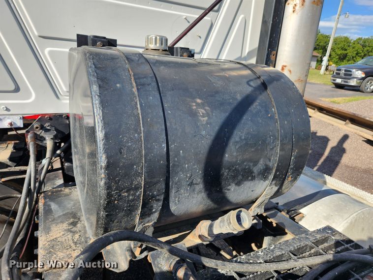 image for item MK9376 1993 Mack CH613  semi truck