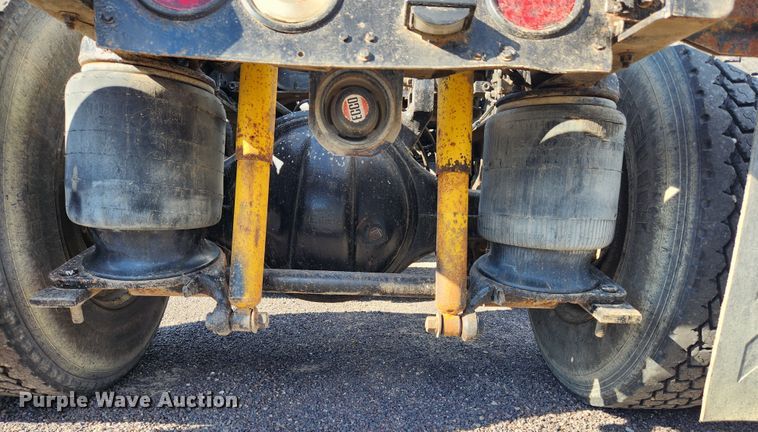 image for item MK9376 1993 Mack CH613  semi truck