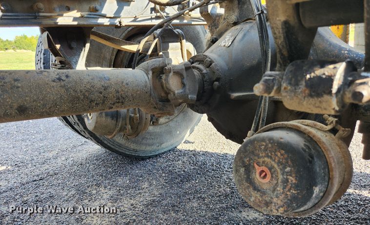 image for item MK9376 1993 Mack CH613  semi truck