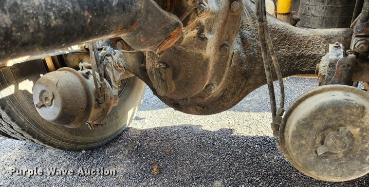 image for item MK9376 1993 Mack CH613  semi truck