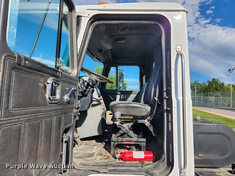 image for item MK9376 1993 Mack CH613  semi truck