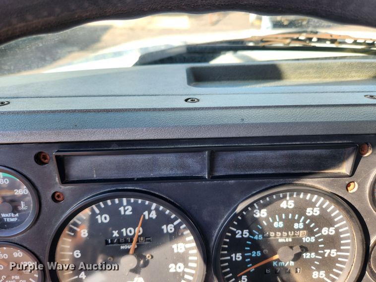 image for item MK9376 1993 Mack CH613  semi truck