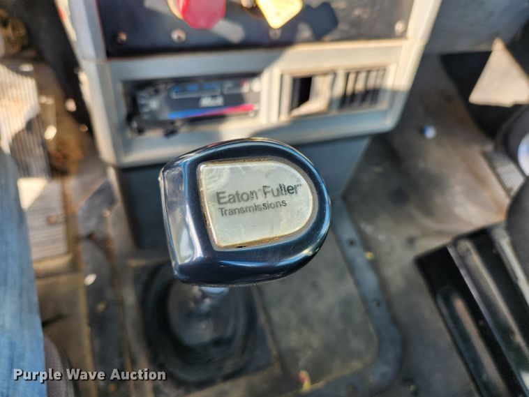 image for item MK9376 1993 Mack CH613  semi truck