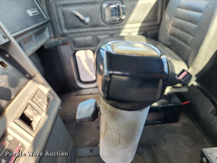 image for item MK9376 1993 Mack CH613  semi truck