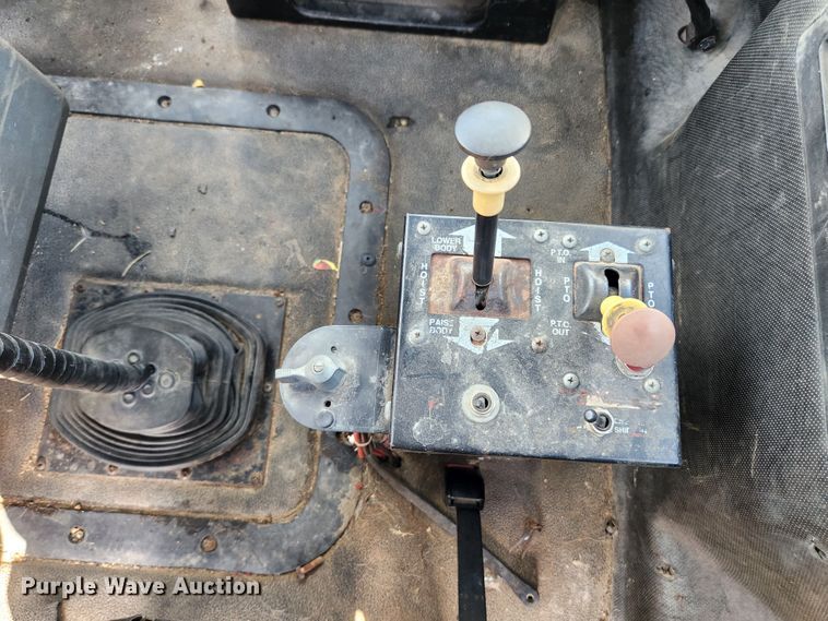 image for item MK9376 1993 Mack CH613  semi truck