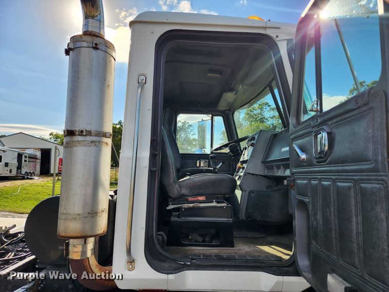 image for item MK9376 1993 Mack CH613  semi truck