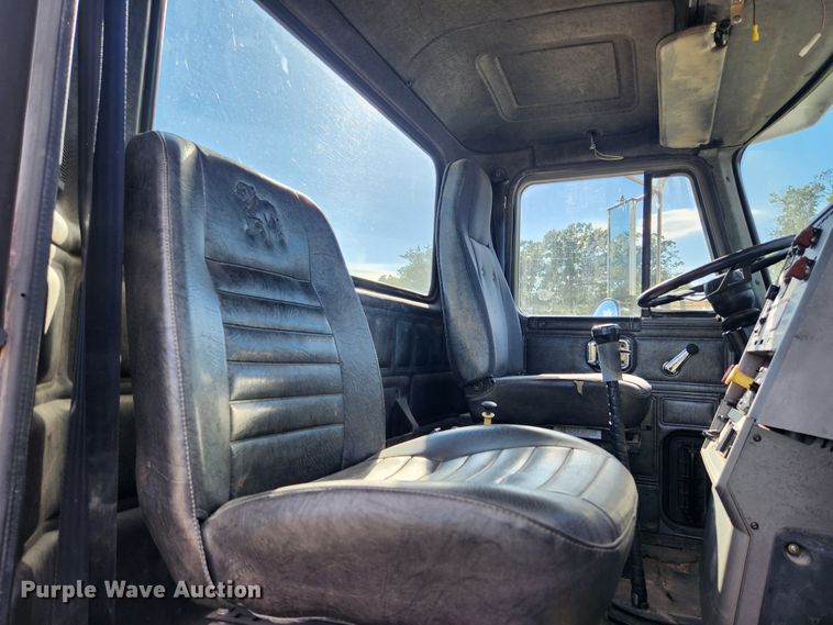 image for item MK9376 1993 Mack CH613  semi truck