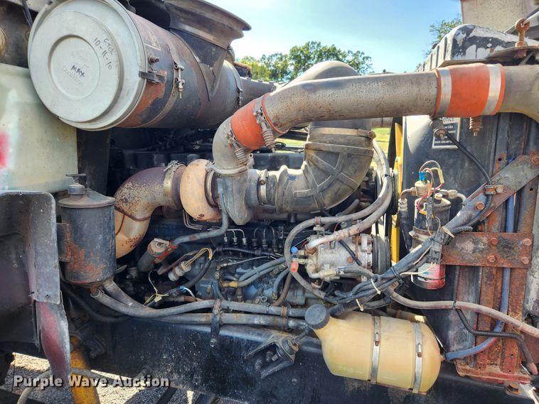 image for item MK9376 1993 Mack CH613  semi truck