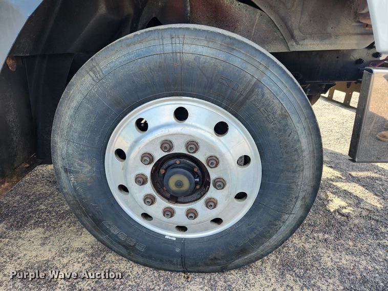 image for item MK9376 1993 Mack CH613  semi truck