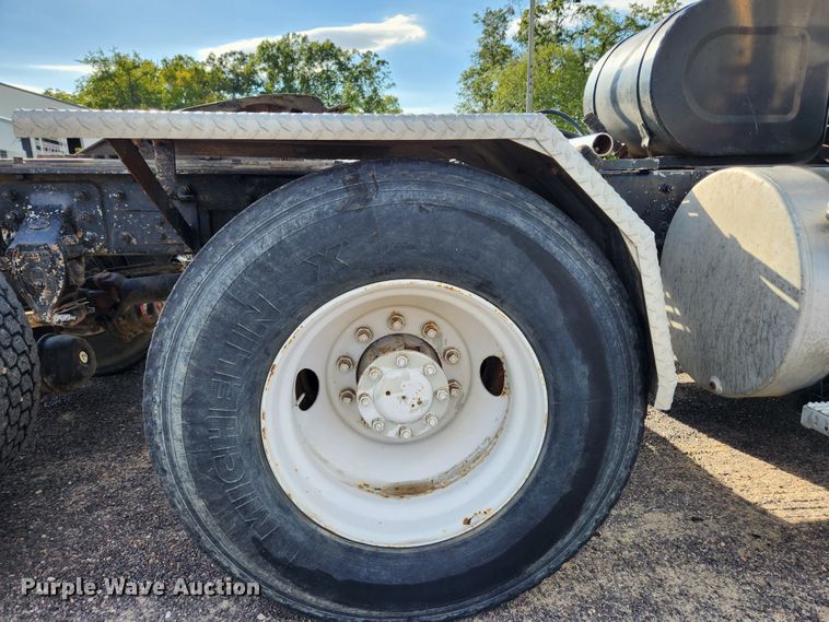 image for item MK9376 1993 Mack CH613  semi truck