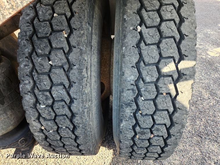 image for item MK9376 1993 Mack CH613  semi truck