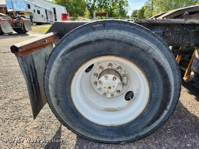 image for item MK9376 1993 Mack CH613  semi truck