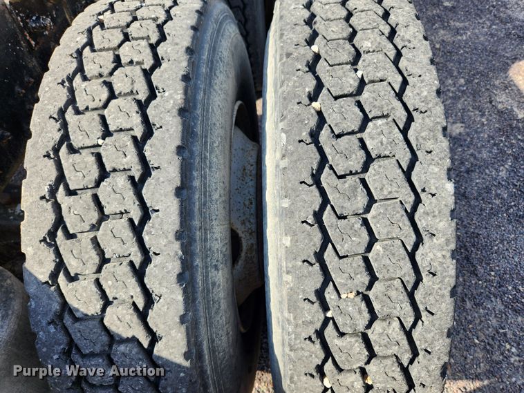 image for item MK9376 1993 Mack CH613  semi truck