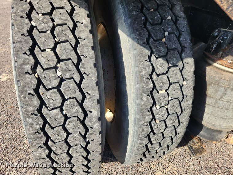 image for item MK9376 1993 Mack CH613  semi truck