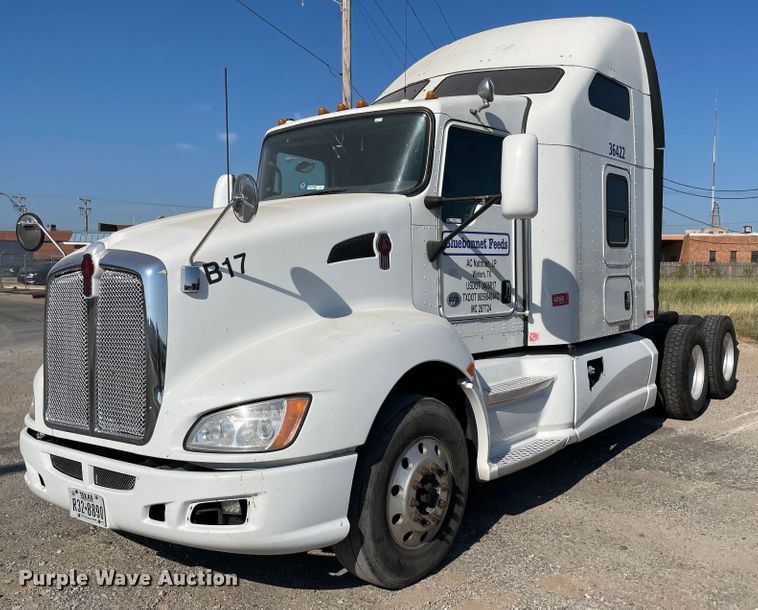 image for item MR9348 2013 Kenworth T660  semi truck