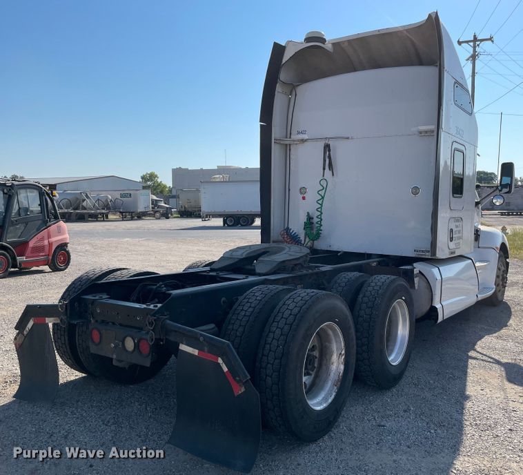 image for item MR9348 2013 Kenworth T660  semi truck