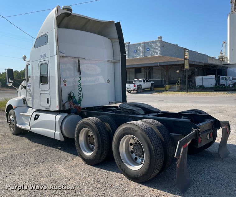 image for item MR9348 2013 Kenworth T660  semi truck