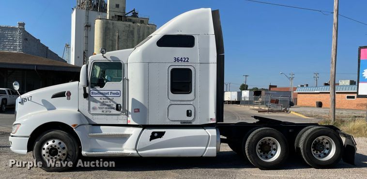 image for item MR9348 2013 Kenworth T660  semi truck