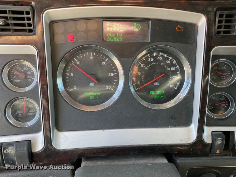 image for item MR9348 2013 Kenworth T660  semi truck