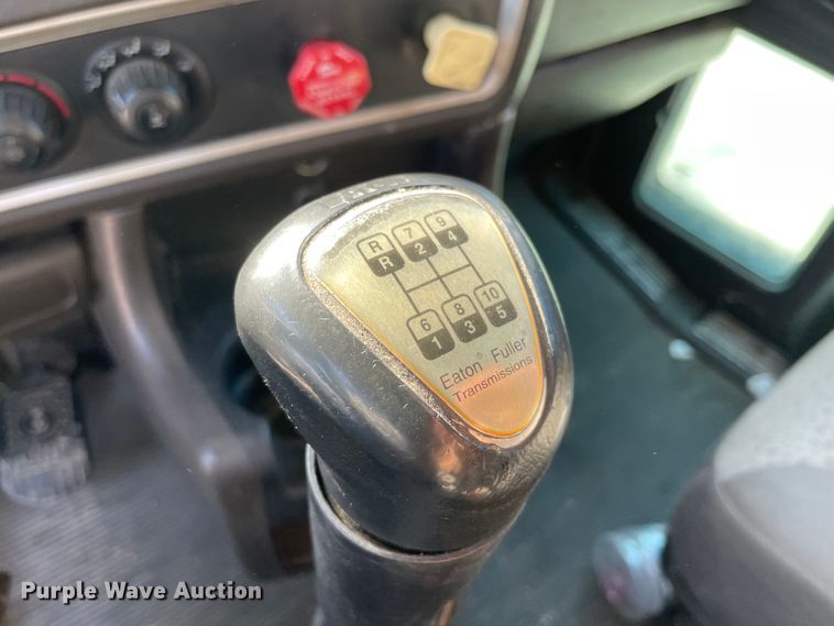 image for item MR9348 2013 Kenworth T660  semi truck