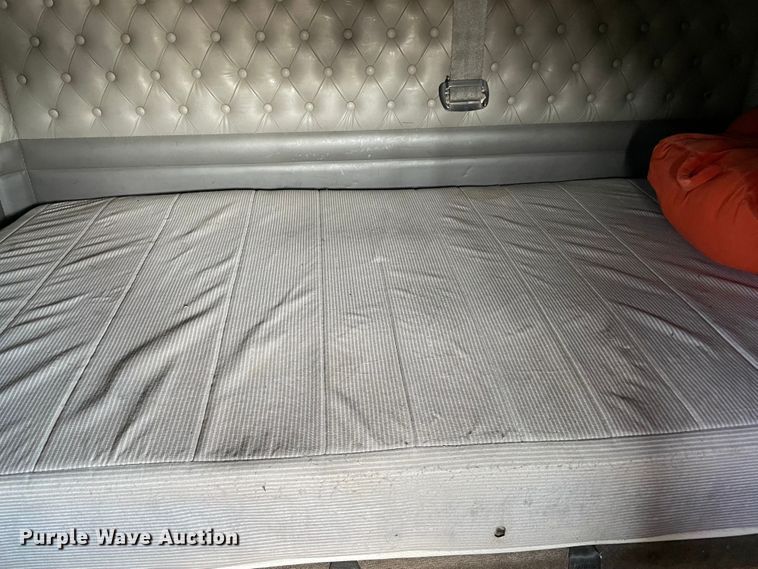 image for item MR9348 2013 Kenworth T660  semi truck