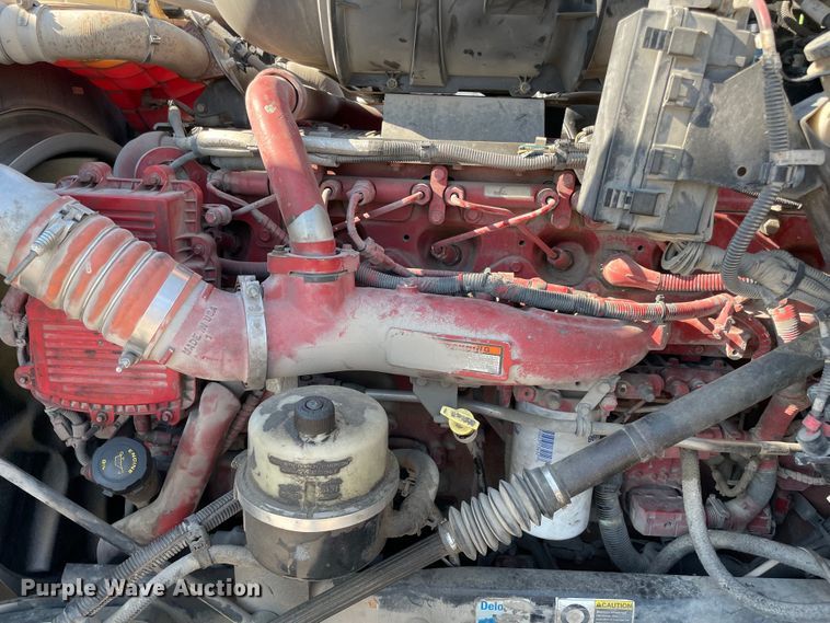 image for item MR9348 2013 Kenworth T660  semi truck