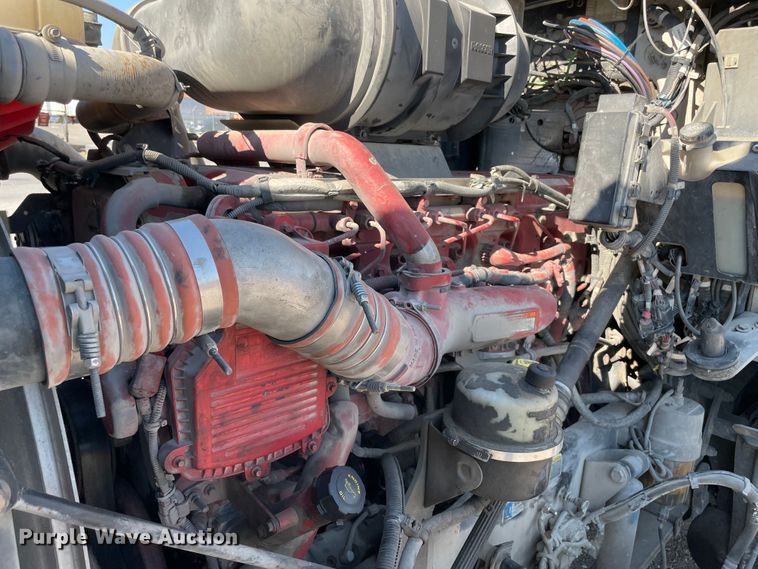 image for item MR9348 2013 Kenworth T660  semi truck