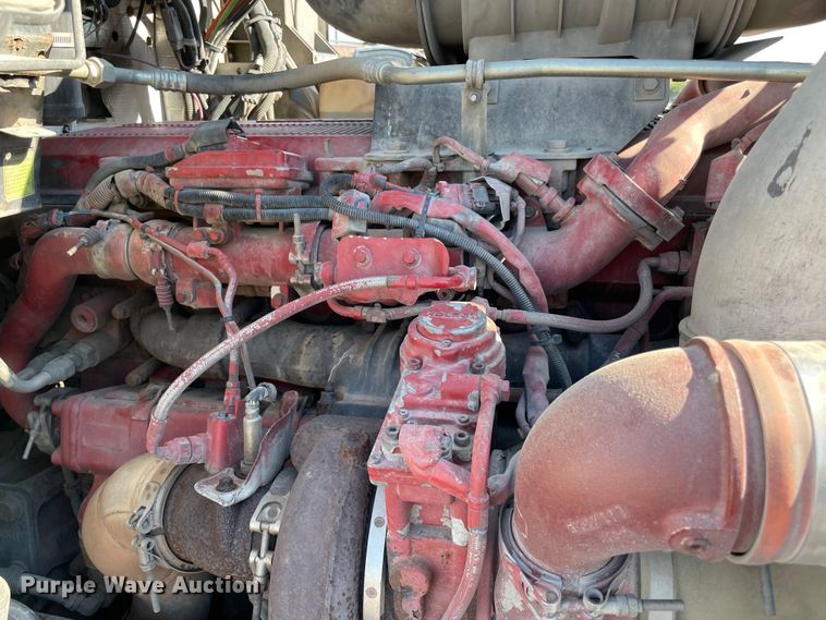 image for item MR9348 2013 Kenworth T660  semi truck