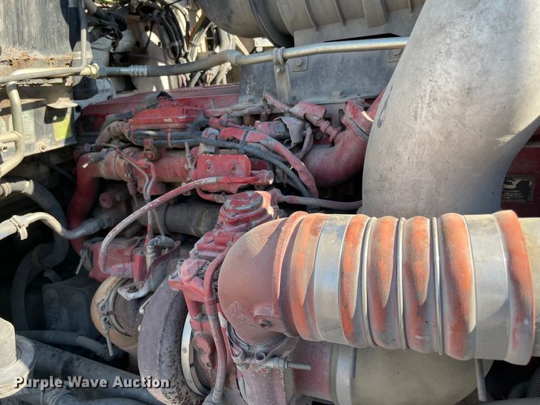 image for item MR9348 2013 Kenworth T660  semi truck