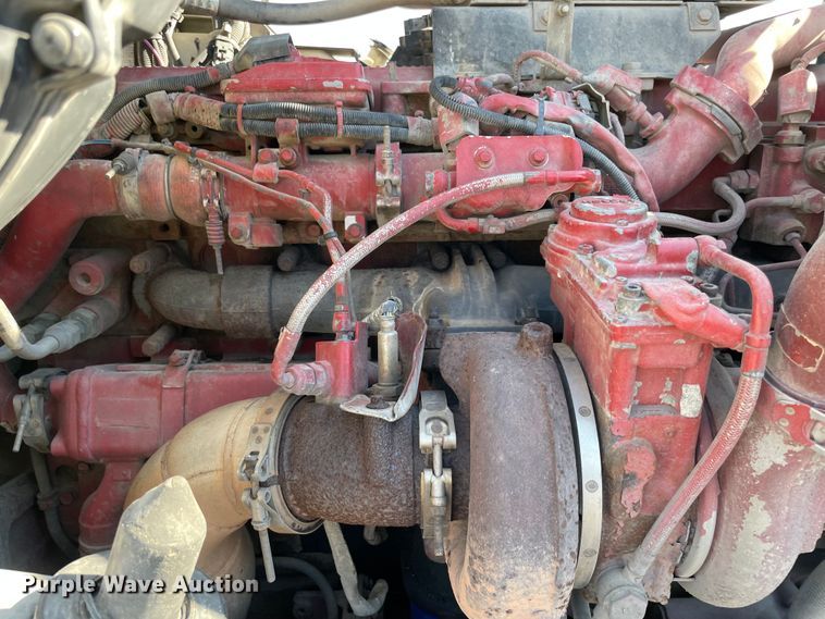 image for item MR9348 2013 Kenworth T660  semi truck