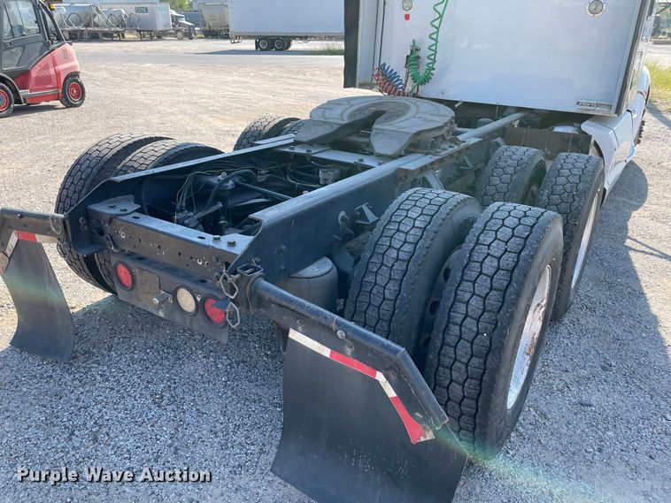 image for item MR9348 2013 Kenworth T660  semi truck