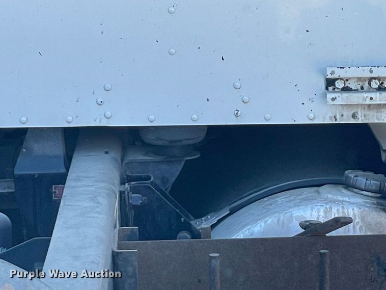 image for item MR9348 2013 Kenworth T660  semi truck