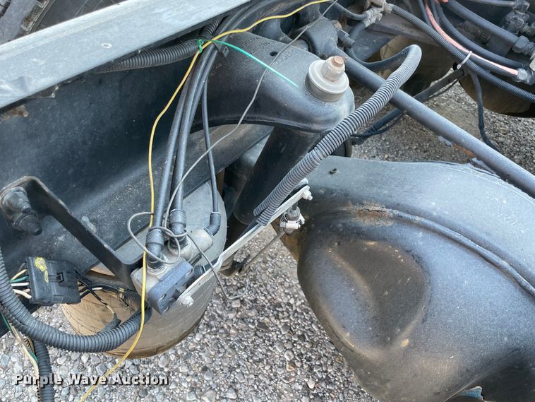 image for item MR9348 2013 Kenworth T660  semi truck