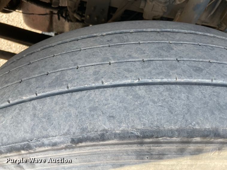 image for item MR9348 2013 Kenworth T660  semi truck