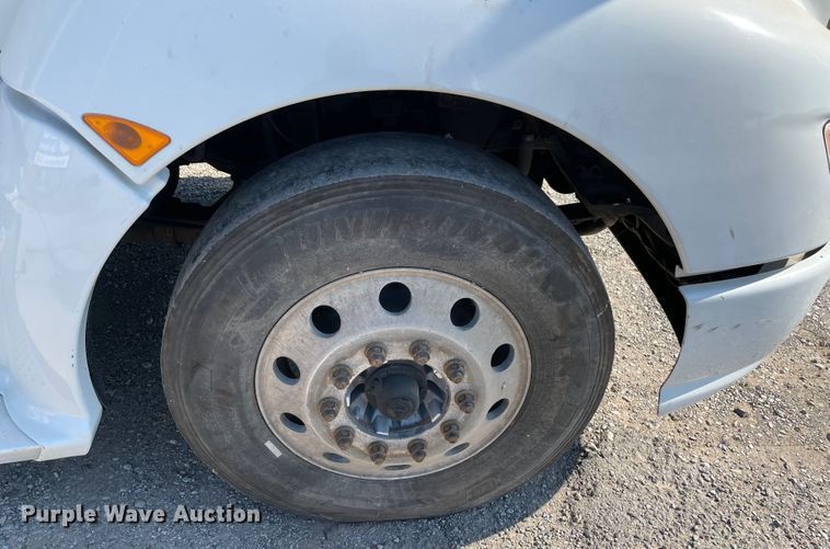 image for item MR9348 2013 Kenworth T660  semi truck