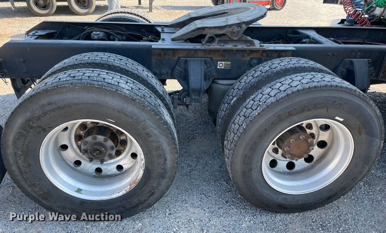 image for item MR9348 2013 Kenworth T660  semi truck