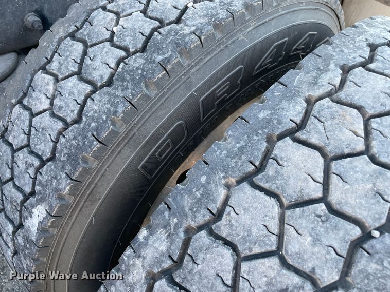 image for item MR9348 2013 Kenworth T660  semi truck