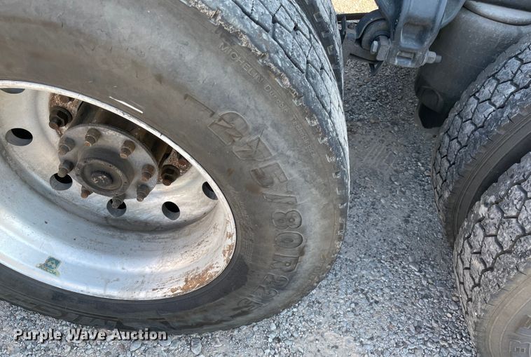 image for item MR9348 2013 Kenworth T660  semi truck