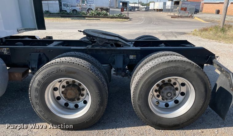 image for item MR9348 2013 Kenworth T660  semi truck