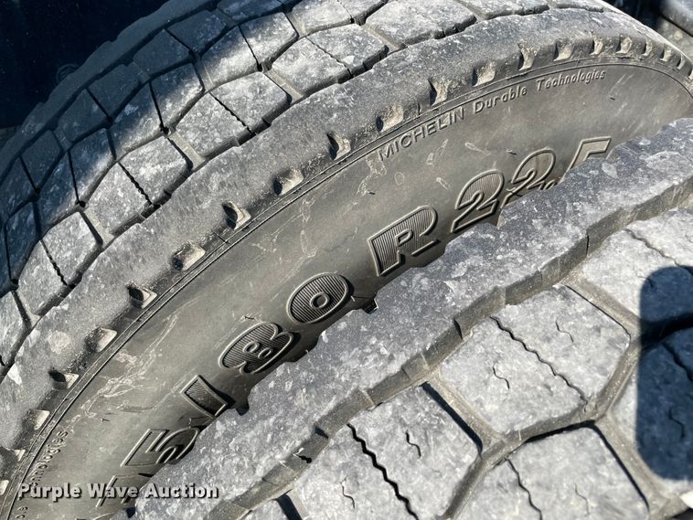 image for item MR9348 2013 Kenworth T660  semi truck