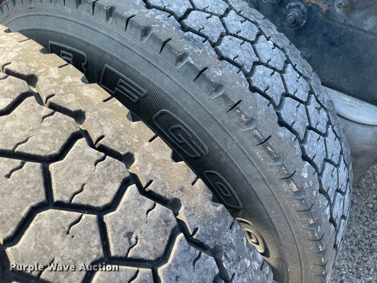 image for item MR9348 2013 Kenworth T660  semi truck