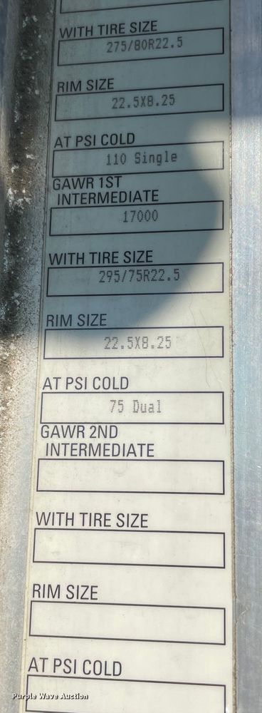 image for item MR9348 2013 Kenworth T660  semi truck