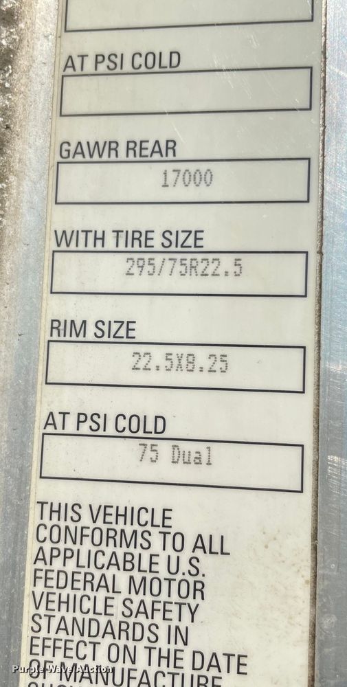 image for item MR9348 2013 Kenworth T660  semi truck