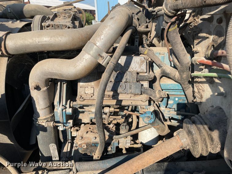 image for item MR9353 2000 International 4900  feed delivery truck