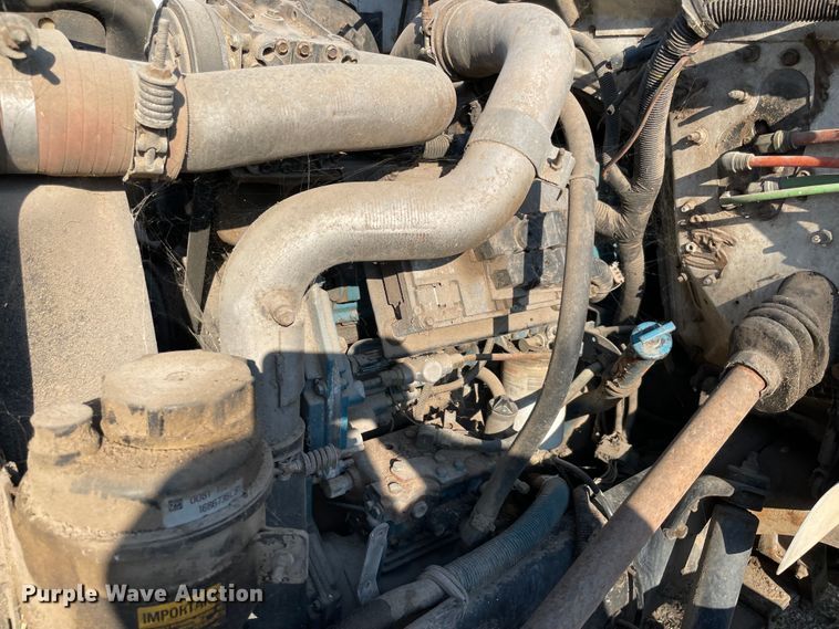 image for item MR9353 2000 International 4900  feed delivery truck