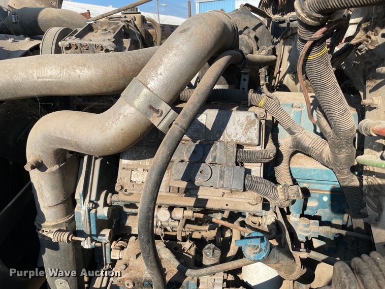 image for item MR9353 2000 International 4900  feed delivery truck